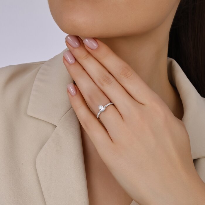 0,87 Karat Pırlanta Damla Tektaş Yüzük 